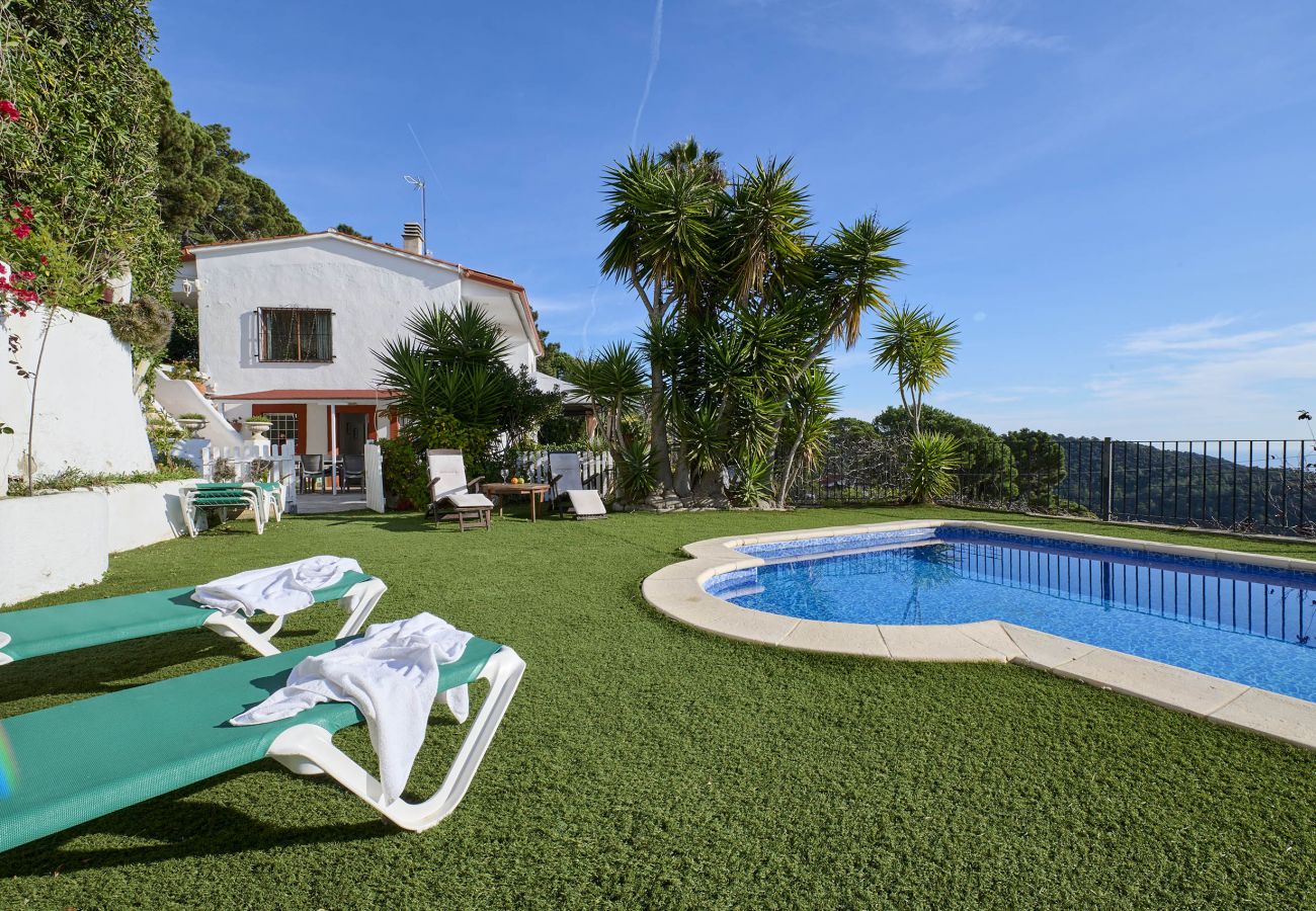 Villa en Lloret de Mar - 2PAL01- Casa con piscina privada y bonitas vistas al mar situada cerca de la playa