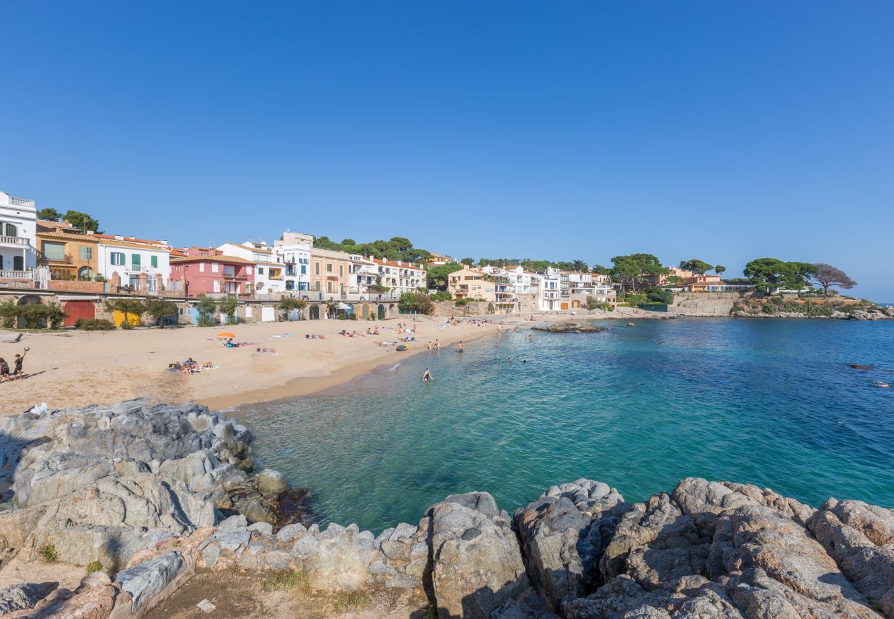 Apartamento en Calella de Palafrugell - 1ROT 02 - Acogedor apartamento de estilo moderno a pocos minutos caminando de la tranquila playa de Calella de Palafrugell