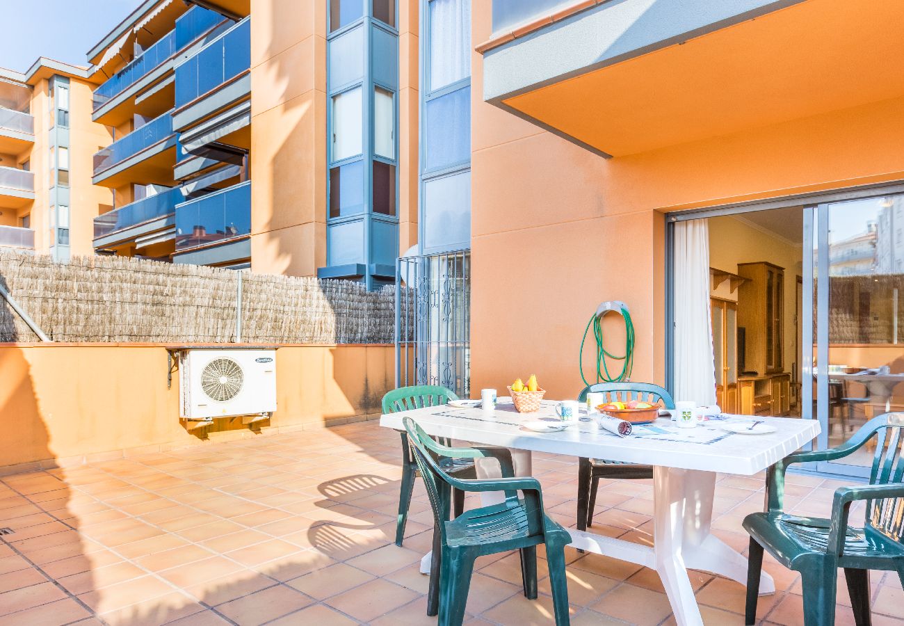 Apartamento en Lloret de Mar - 2STACRIS06 - Acogedor apartamento para 6 personas con terraza situado en Lloret de Mar (Fenals), cerca de la playa y del centro.