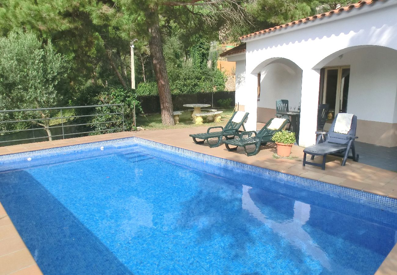 Villa en Lloret de Mar - 2SEN01 - Casa con piscina privada situada en una zona tranquila a tan sólo 2,5 km de la bonita playa de Canyelles