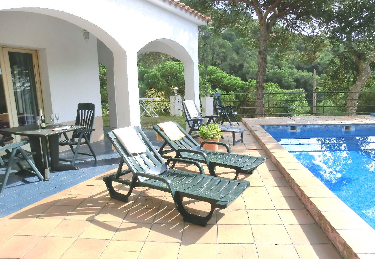 Villa en Lloret de Mar - 2SEN01 - Casa con piscina privada situada en una zona tranquila a tan sólo 2,5 km de la bonita playa de Canyelles