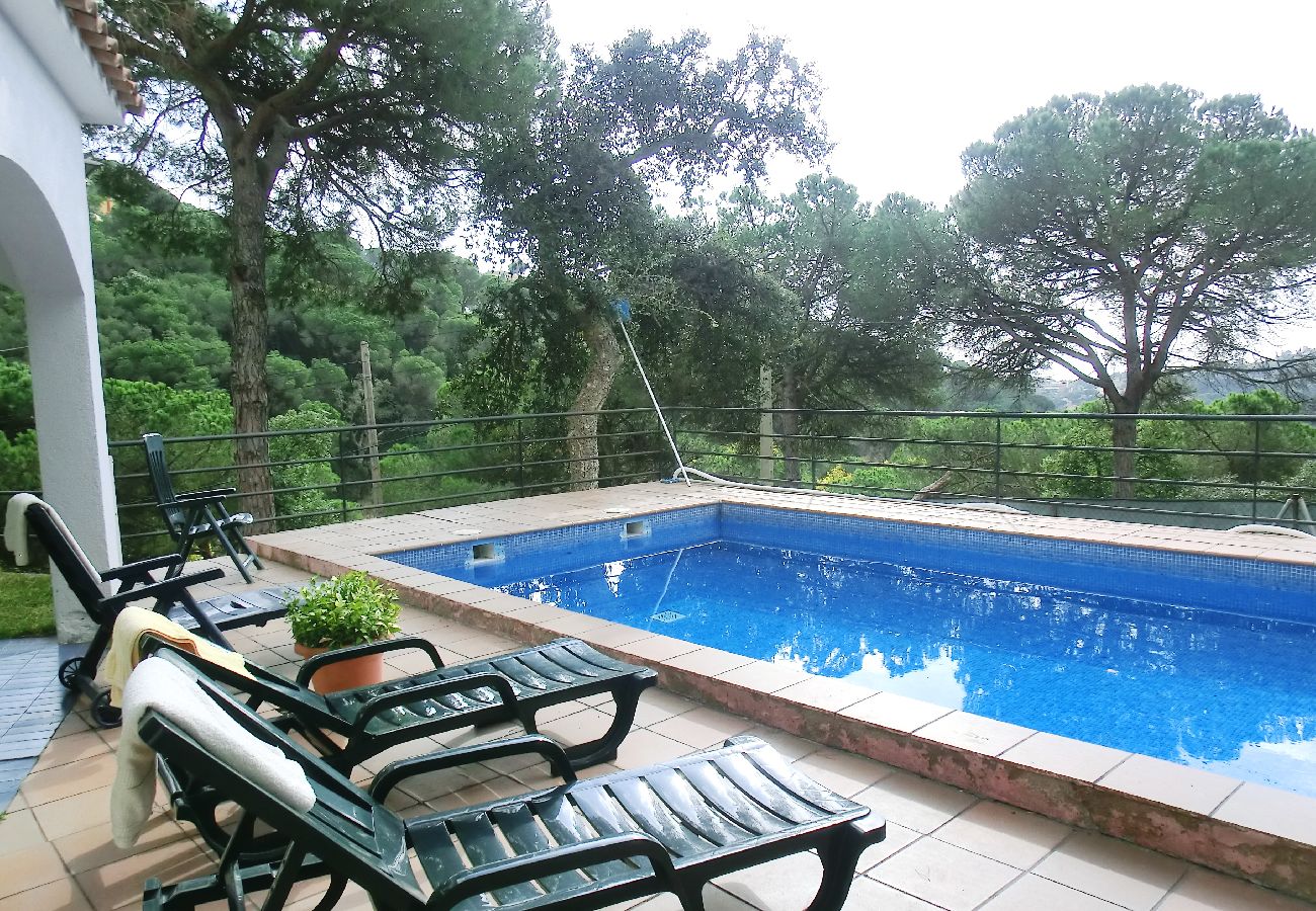 Villa en Lloret de Mar - 2SEN01 - Casa con piscina privada situada en una zona tranquila a tan sólo 2,5 km de la bonita playa de Canyelles