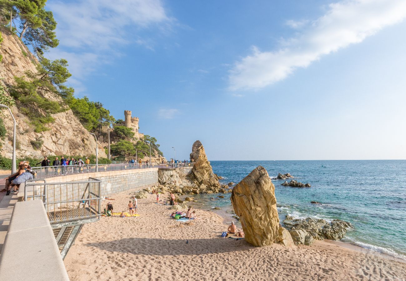 Villa en Lloret de Mar - 2SEN01 - Casa con piscina privada situada en una zona tranquila a tan sólo 2,5 km de la bonita playa de Canyelles