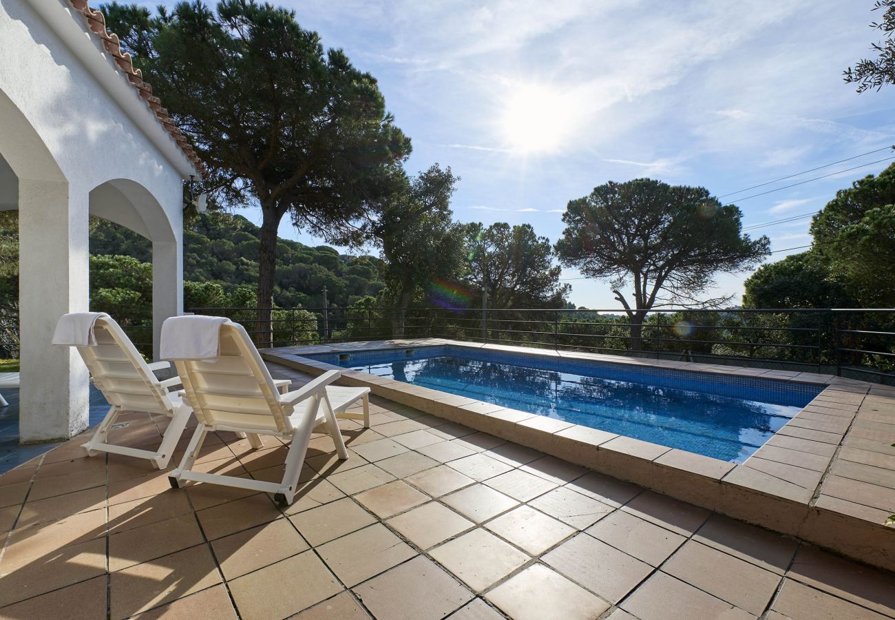 Villa en Lloret de Mar - 2SEN01 - Casa con piscina privada situada en una zona tranquila a tan sólo 2,5 km de la bonita playa de Canyelles