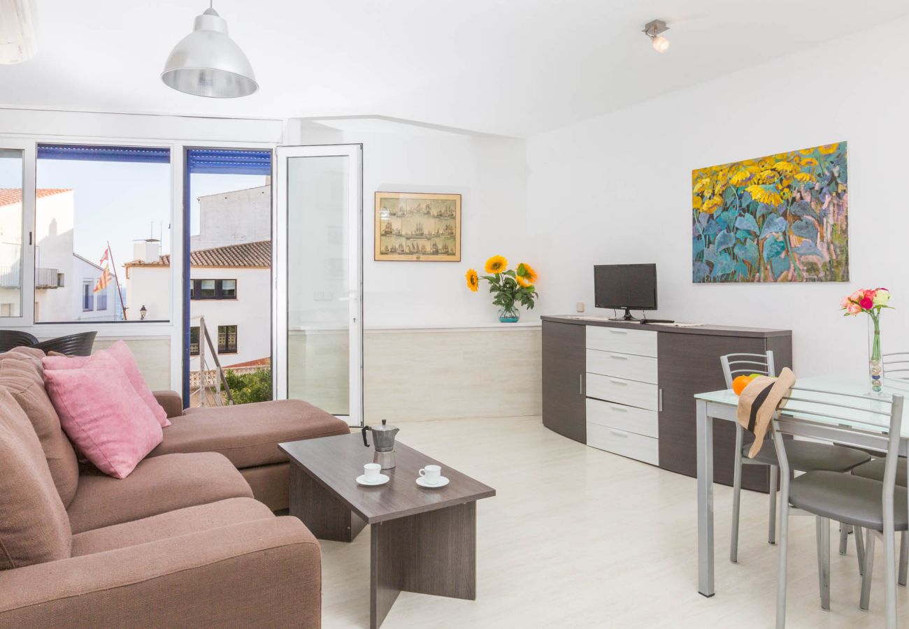 Apartamento en Calella de Palafrugell - 1SOLIVE - Apartamento con amplia terraza a tan sólo 100m de la playa de Calella de Palafrugell