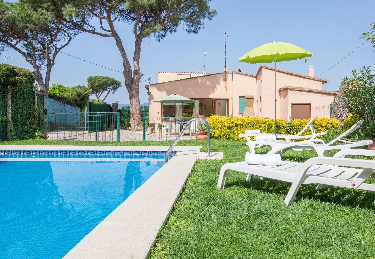 Villa en Esclanya - 1TP 01 - Villa con piscina y jardín privado situada en Esclanyà, a 3 Km del centro del pueblo y 6 Km de la playa