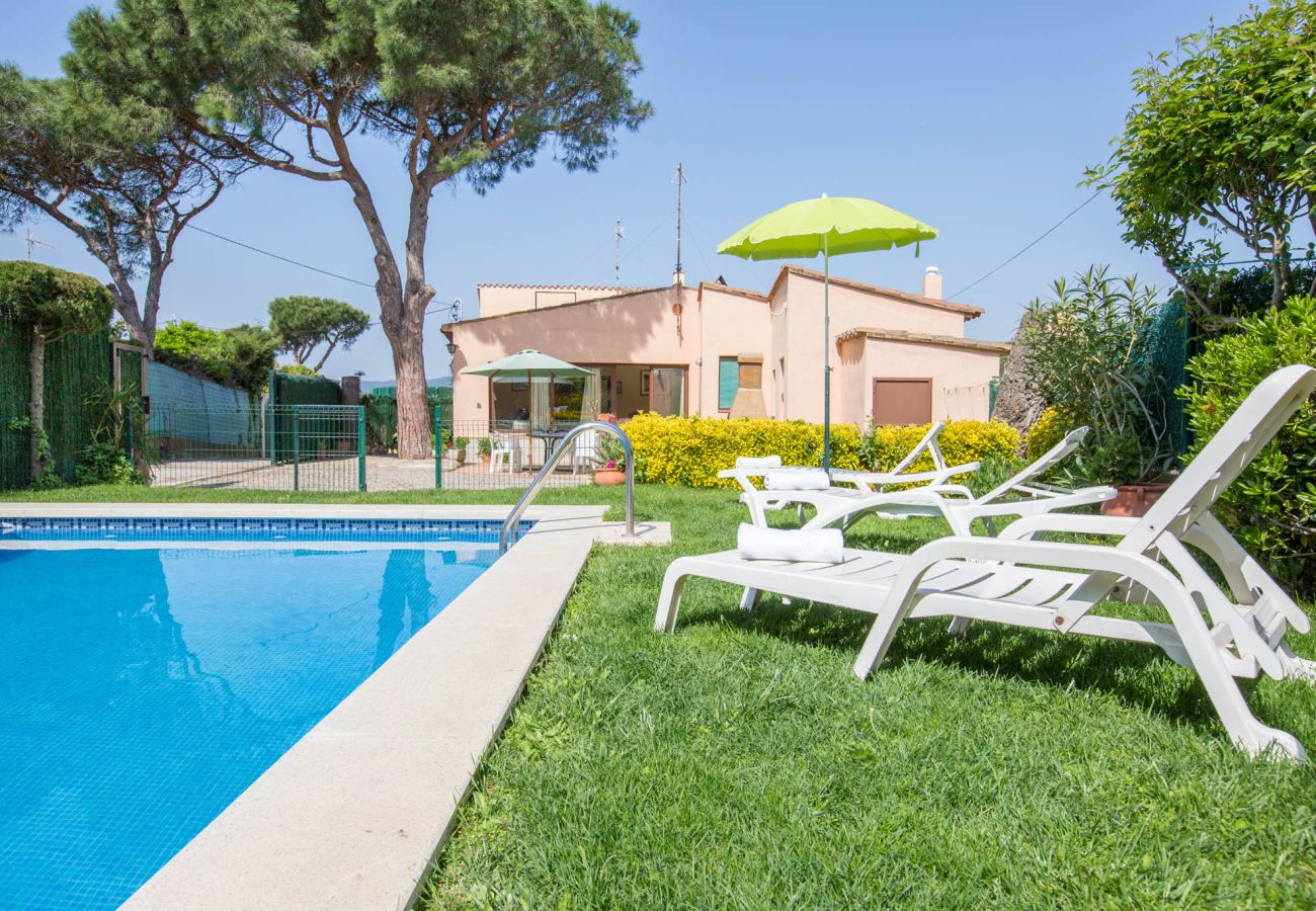 Villa en Esclanya - 1TP 01 - Villa con piscina y jardín privado situada en Esclanyà, a 3 Km del centro del pueblo y 6 Km de la playa