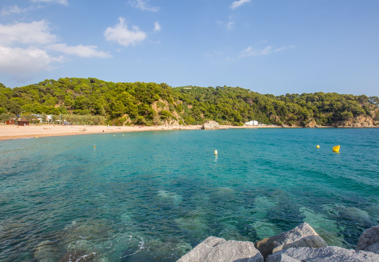 Villa en Lloret de Mar - 2CAST01 - Espectacular casa con piscina privada e impresionantes vistas al mar situada en una zona residencial tranquila a tan sólo 3 km de la playa.