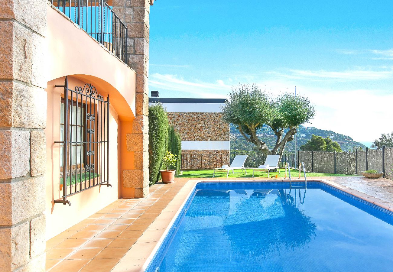 Villa en Llafranc - 1ESQ 01 - Casa de 6 habitaciones con jardín y piscina privada situada en Llafranc a 800m de la playa