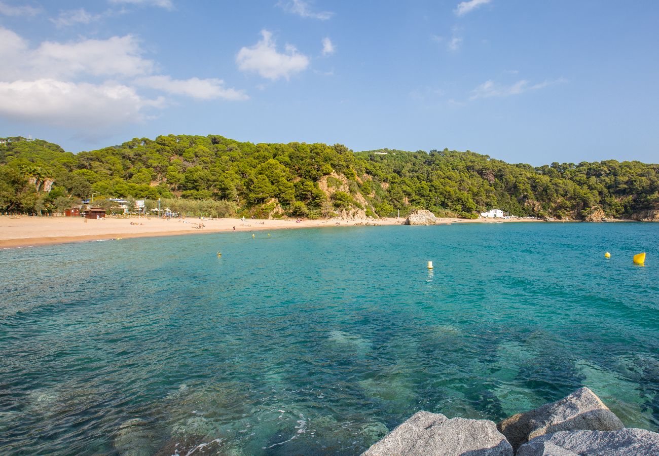 Villa en Lloret de Mar - 2MTC - Casa con piscina privada y vistas al mar situada en una zona residencial tranquila a tan sólo 3 km de la bonita playa de Canyelles