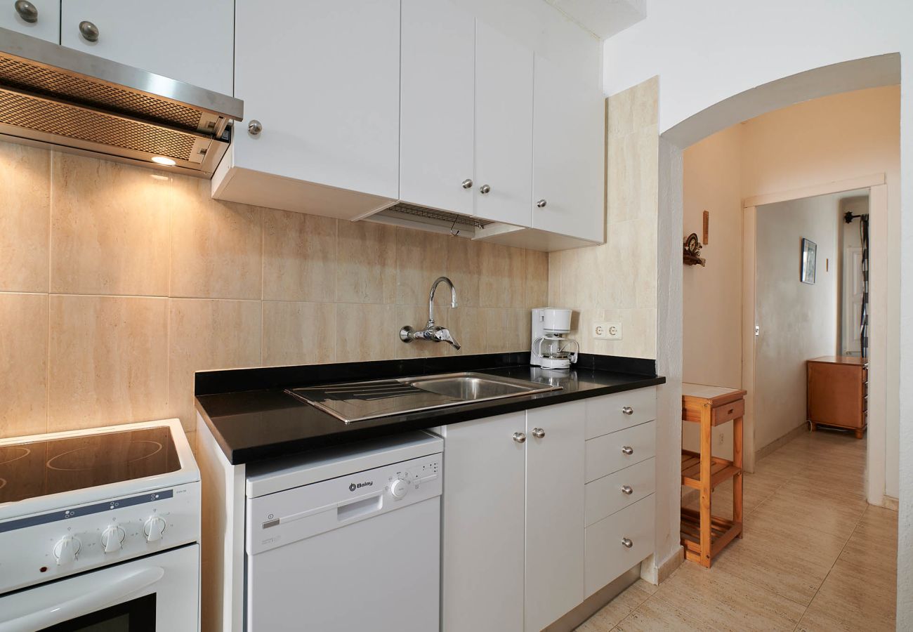 Apartamento en Calella de Palafrugell - 1AUR 01 - Apartamento de dos dormitorios con terraza cerca de la playa de Calella de Palafrugell