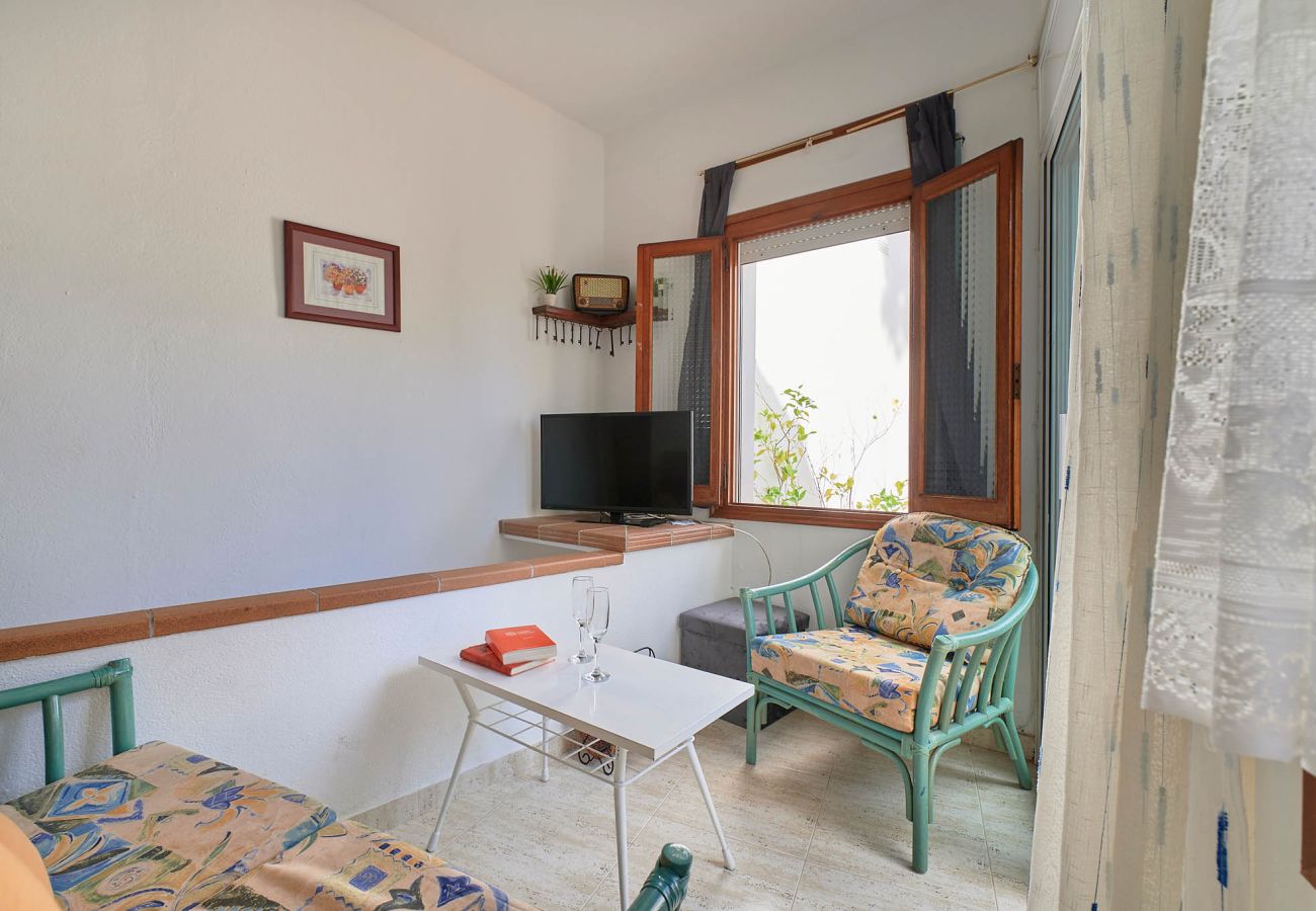 Apartamento en Calella de Palafrugell - 1AUR 01 - Apartamento de dos dormitorios con terraza cerca de la playa de Calella de Palafrugell