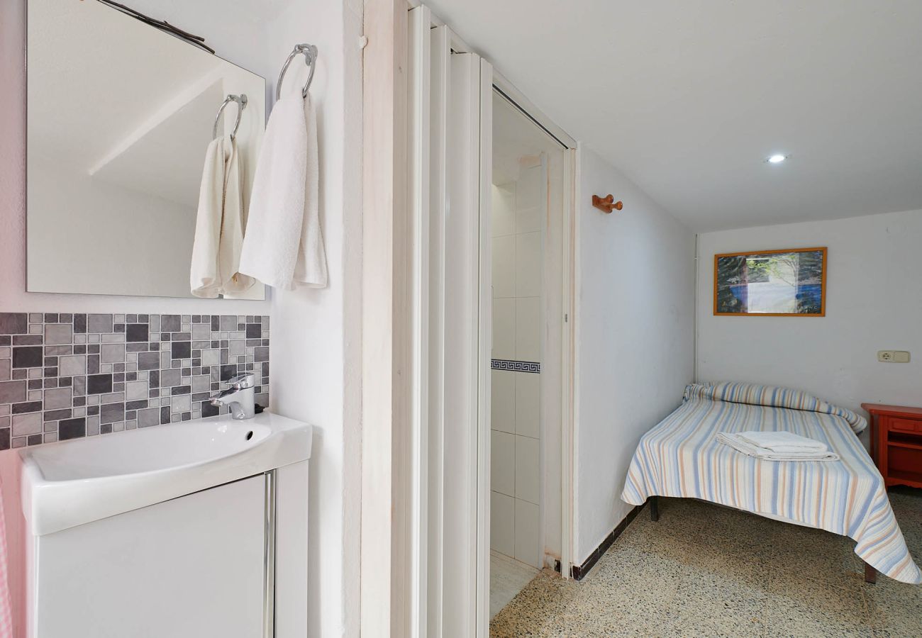 Apartamento en Calella de Palafrugell - 1AUR 01 - Apartamento de dos dormitorios con terraza cerca de la playa de Calella de Palafrugell