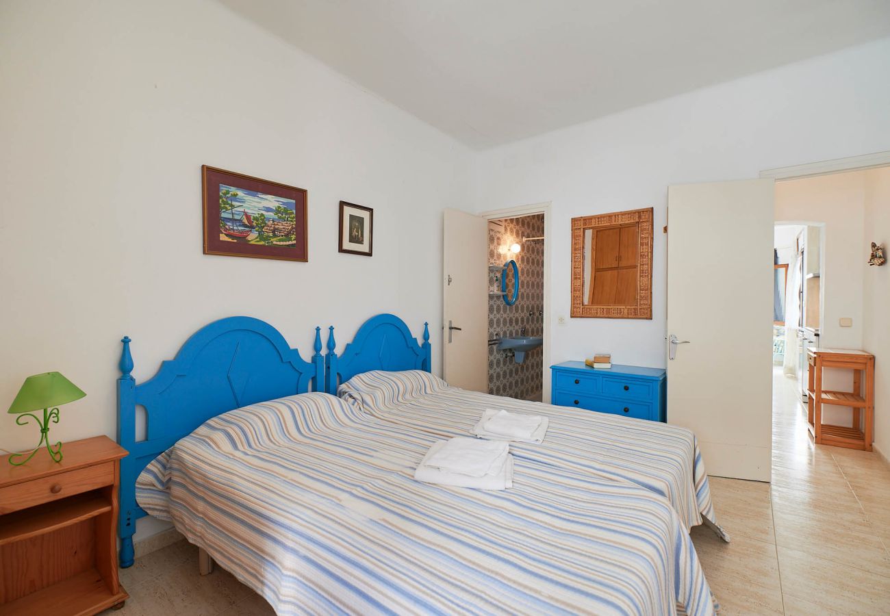 Apartamento en Calella de Palafrugell - 1AUR 01 - Apartamento de dos dormitorios con terraza cerca de la playa de Calella de Palafrugell