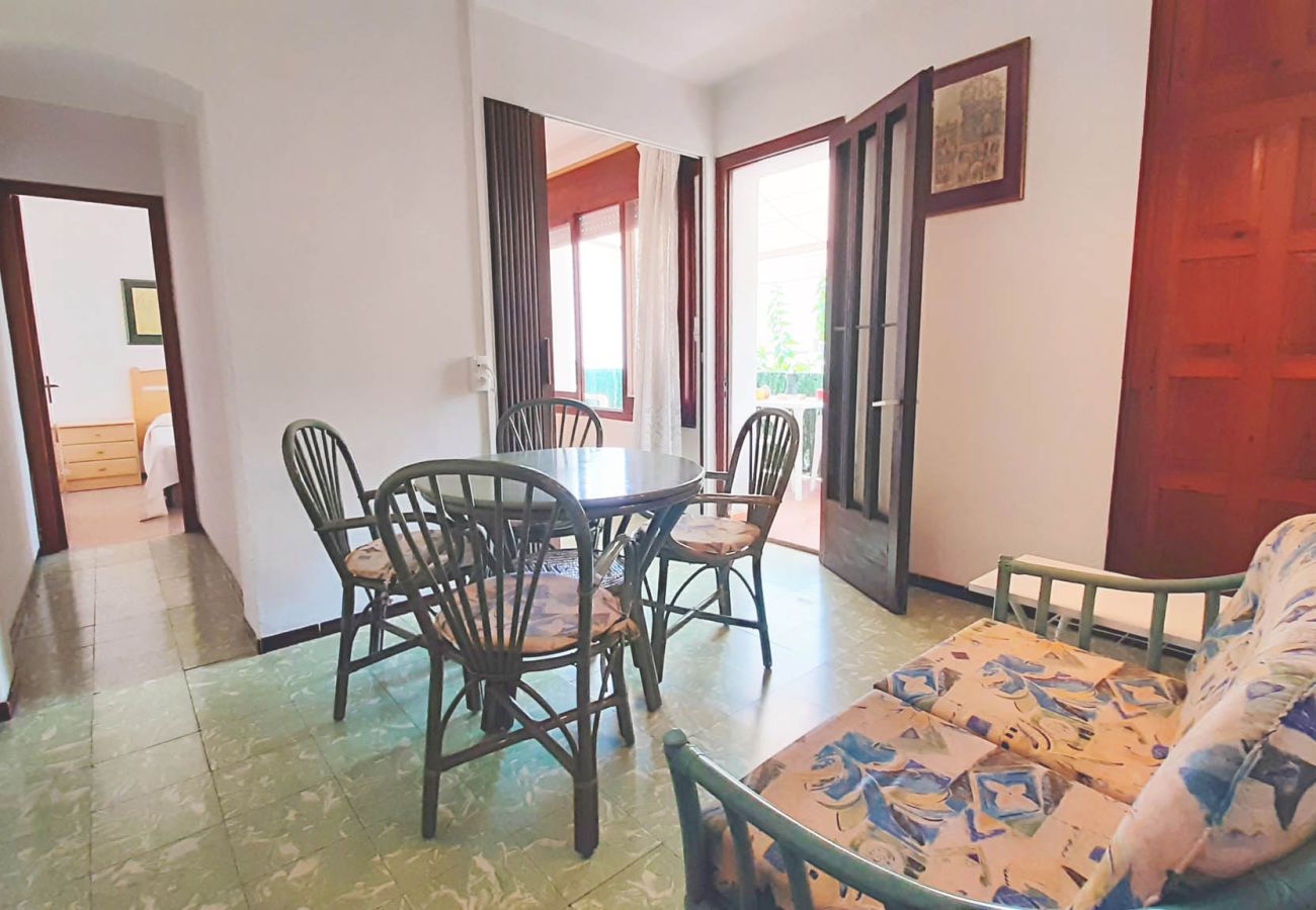 Apartamento en Calella de Palafrugell - 1 LLAD 2 - Apartamento con terraza cerca de la playa de Calella de Palafrugell