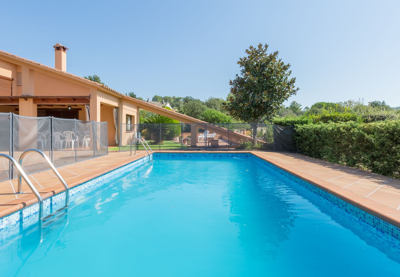 Villa en Vidreres - 2CIP01-10pax - Casa con capacidad para 10 personas y piscina privada situada en una zona tranquila