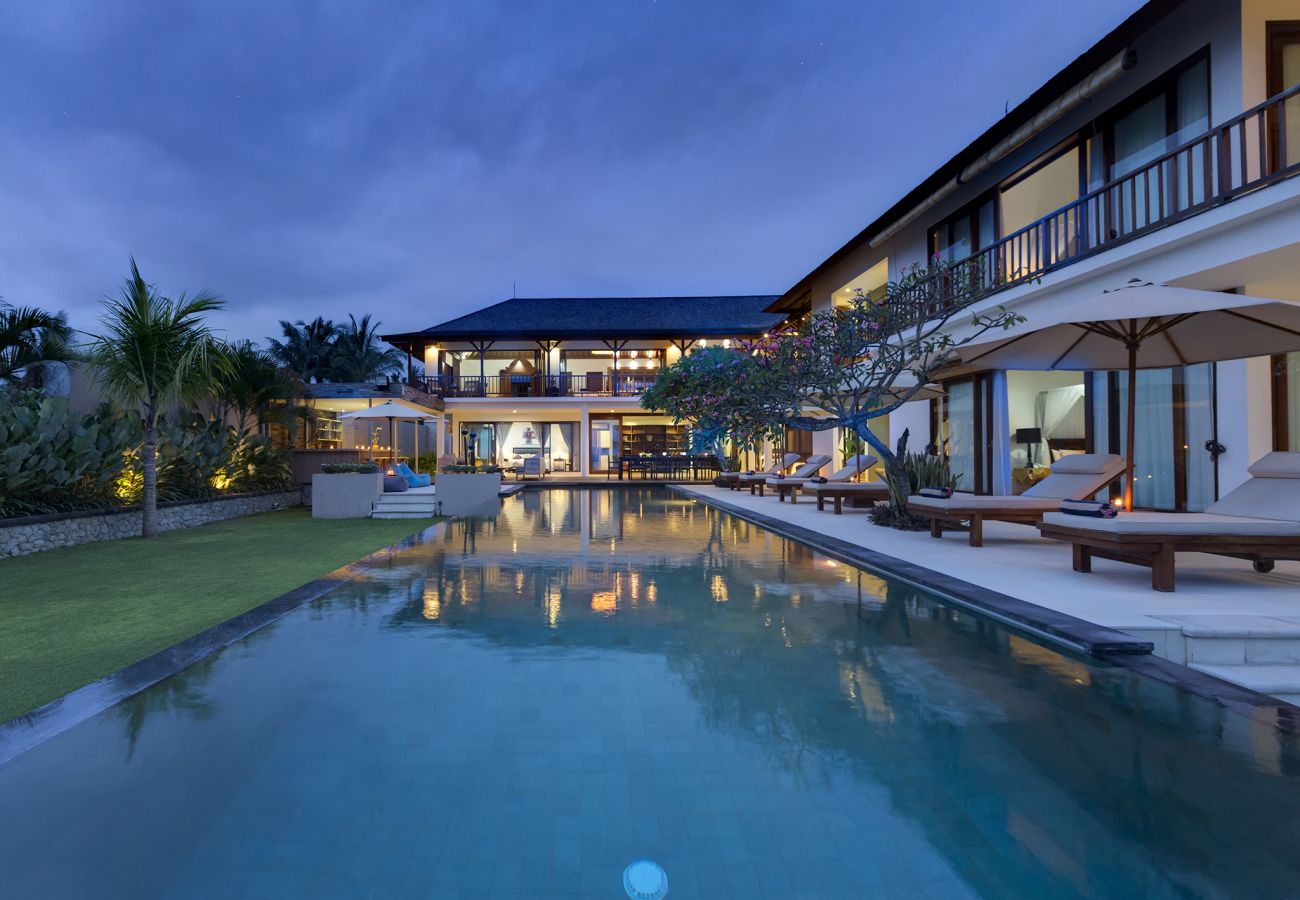 Villa en Manggis - Asada - Villa con piscina cerca de la playa en Bali