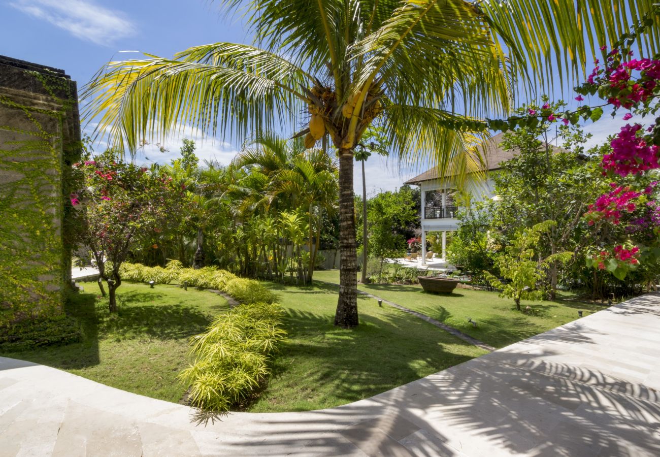 Villa en Uluwatu - Akilea Estate - espectacular casa de 14 habitaciones con piscina en Bali