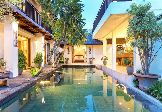 Villa en Kerobokan - Amrina- Casa de 3 habitacions con piscina en Bali