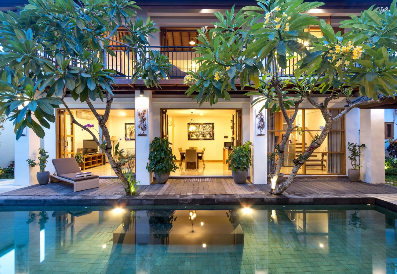 Villa en Kerobokan - Amrina- Casa de 3 habitacions con piscina en Bali