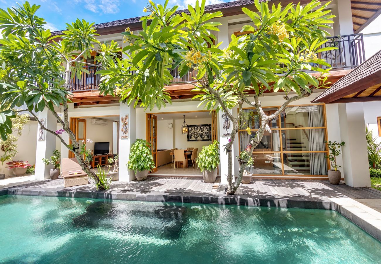 Villa en Kerobokan - Amrina- Casa de 3 habitacions con piscina en Bali