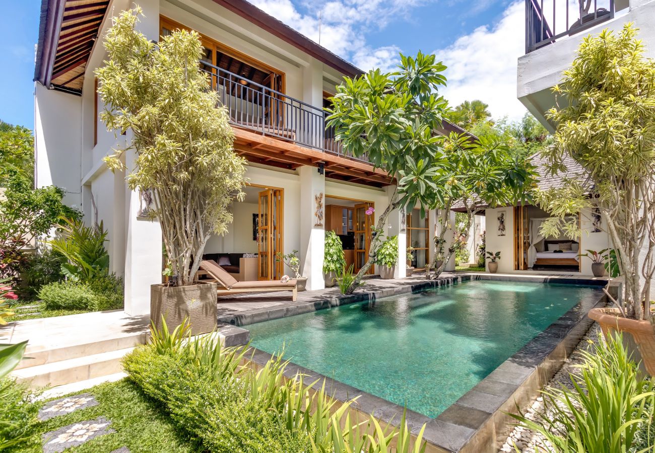 Villa en Kerobokan - Amrina- Casa de 3 habitacions con piscina en Bali