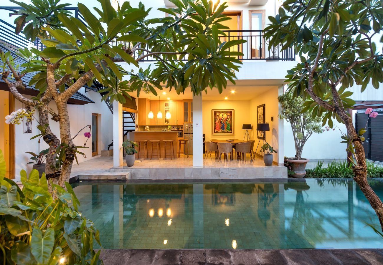 Villa en Kerobokan - Amrina- Casa de 3 habitacions con piscina en Bali