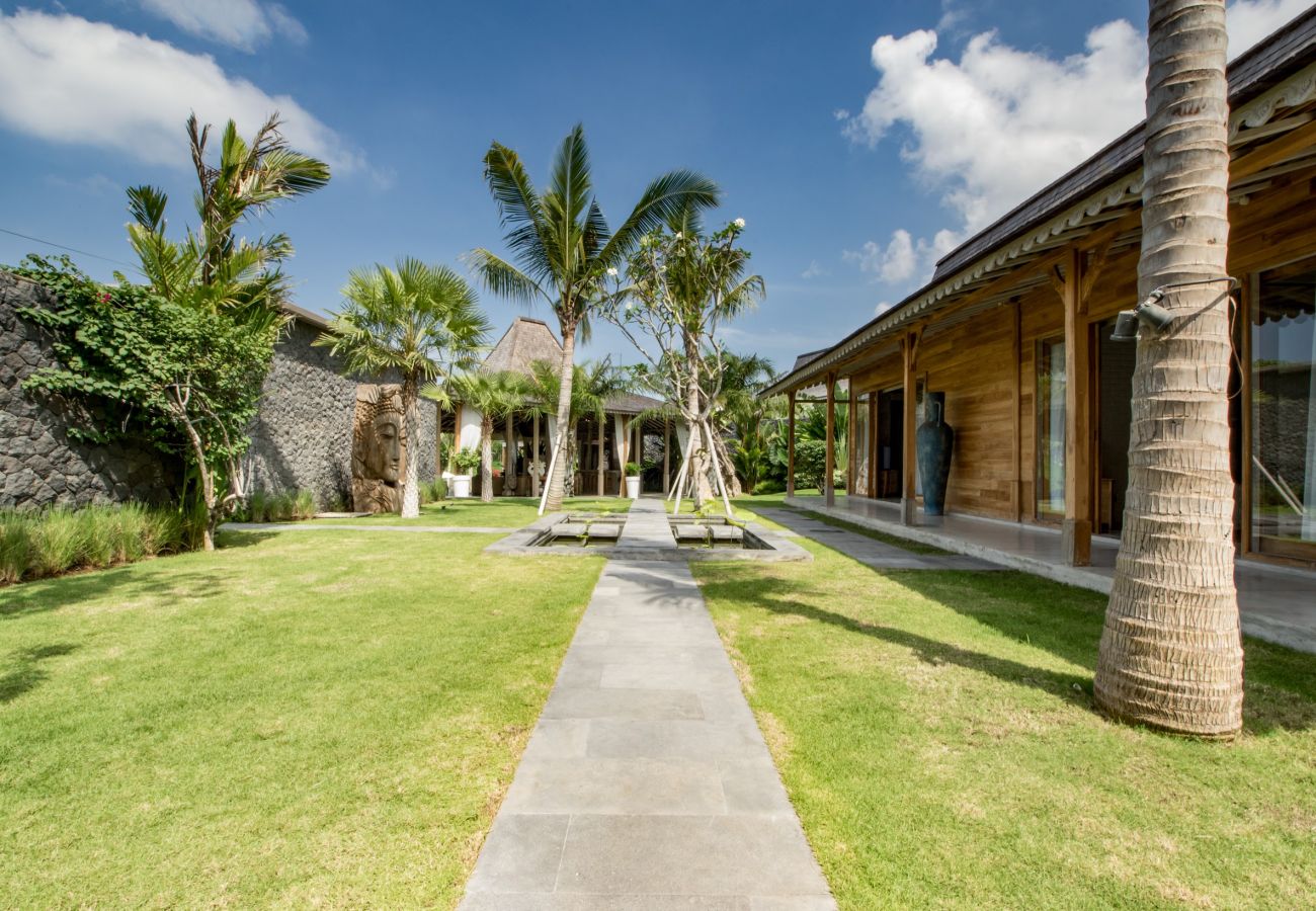 Villa en Kerobokan - Mannao - Espectacular casa de 8 habitaciones con piscina en Bali