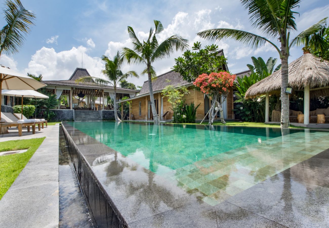 Villa en Kerobokan - Mannao - Espectacular casa de 8 habitaciones con piscina en Bali