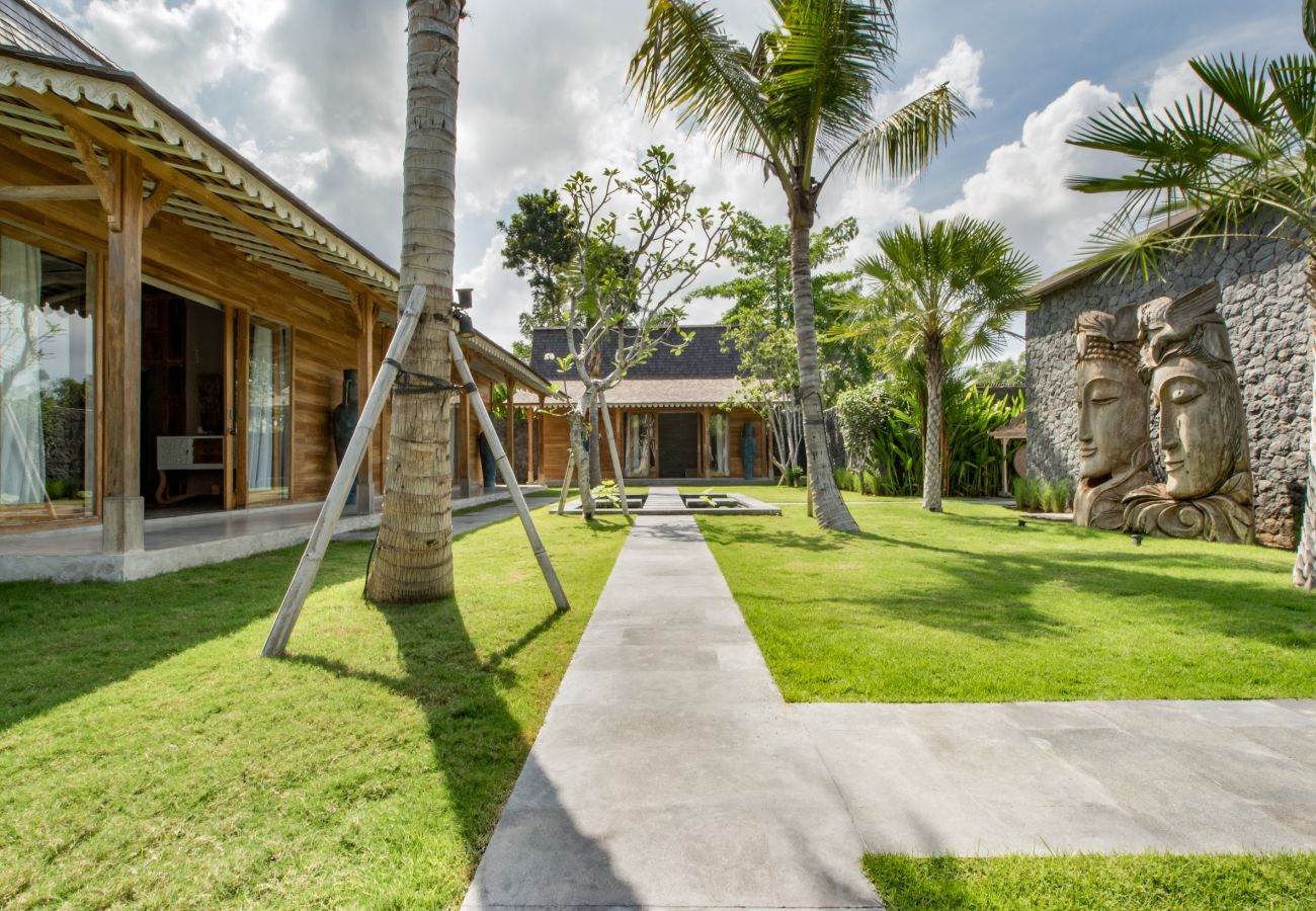 Villa en Kerobokan - Mannao - Espectacular casa de 8 habitaciones con piscina en Bali