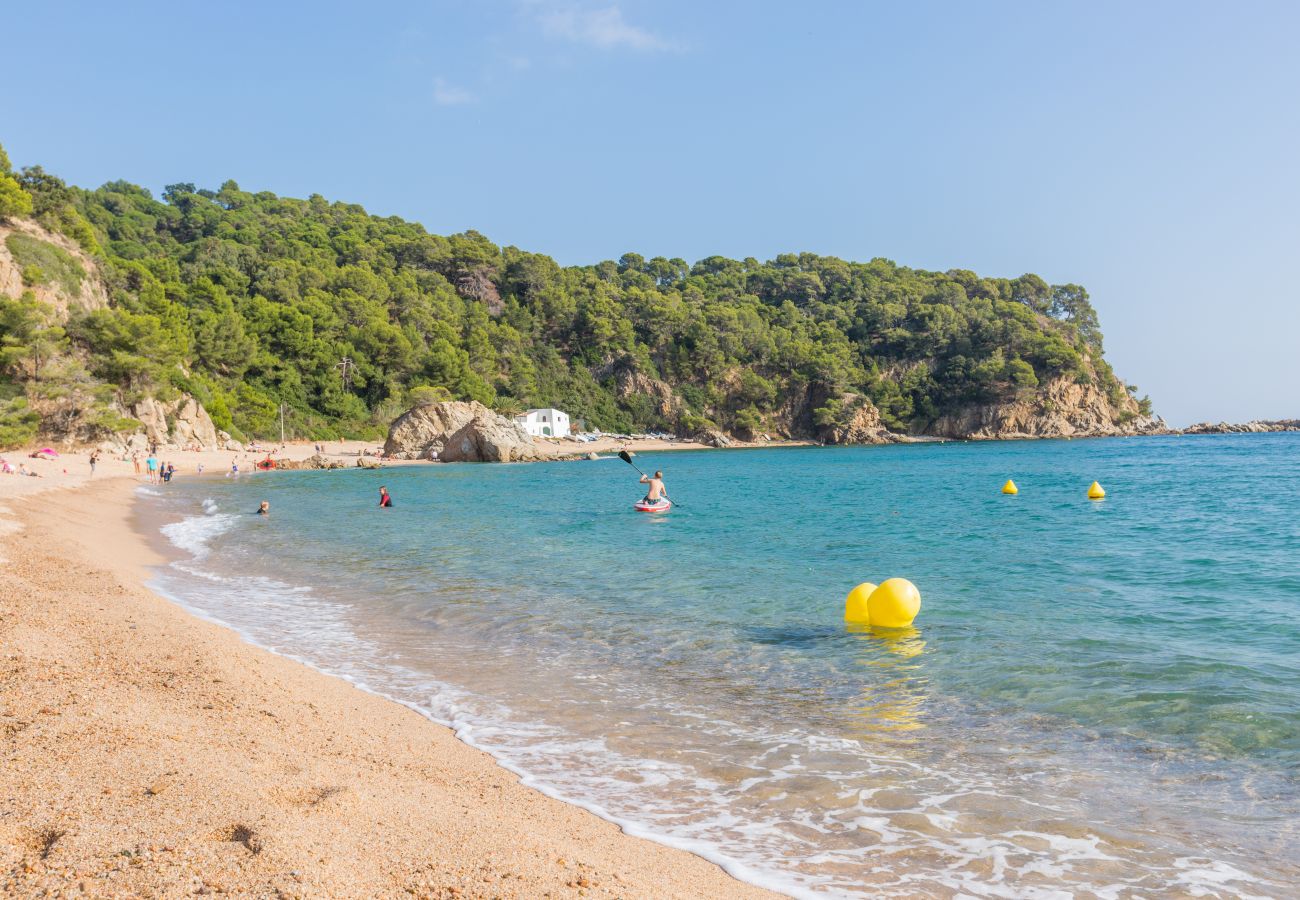 Vil.la en Lloret de Mar - 2ANG 01 - Acollidora i gran casa de 5 habitacions amb piscina privada a prop de la platja de Cala Canyelles