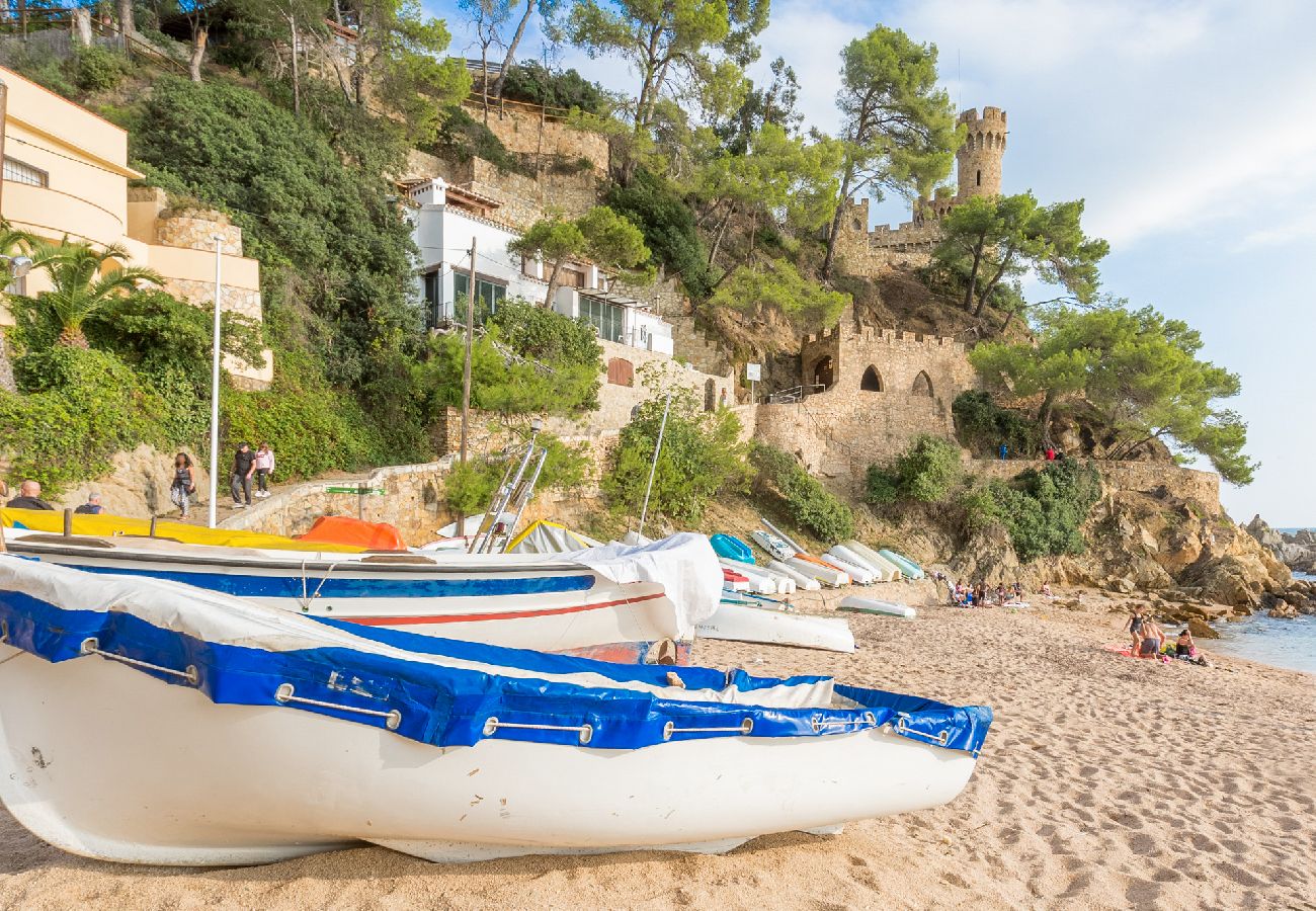 Vil.la en Lloret de Mar - 2BELL01 - Acollidora casa de 4 habitacions amb piscina situada a una zona molt tranquil·la