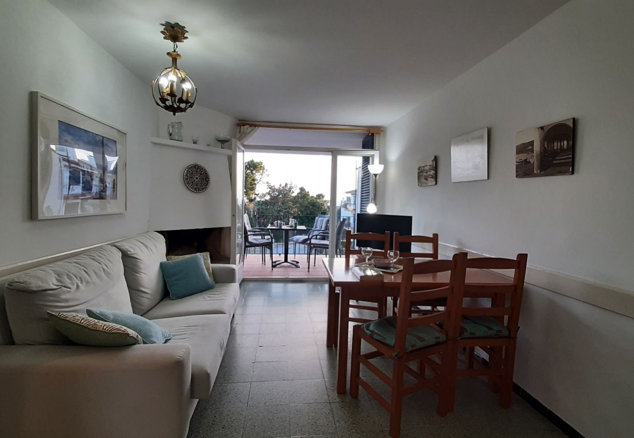 Apartament en Calella de Palafrugell - 1CAN01 - Acollidor apartament per 4 persones amb terrassa situat a prop de la platja de Calella de Palafrugell