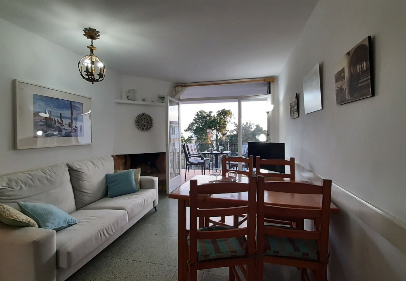 Apartament en Calella de Palafrugell - 1CAN01 - Acollidor apartament per 4 persones amb terrassa situat a prop de la platja de Calella de Palafrugell