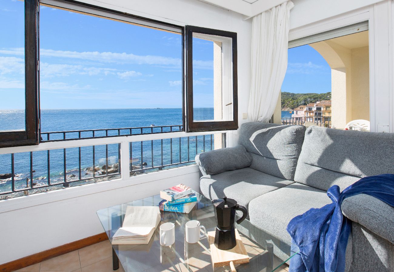 Apartament en Calella de Palafrugell - 1CAN02 - Apartament per 6 persones amb terrassa situat a primera línia de mar a Calella de Palafrugell 