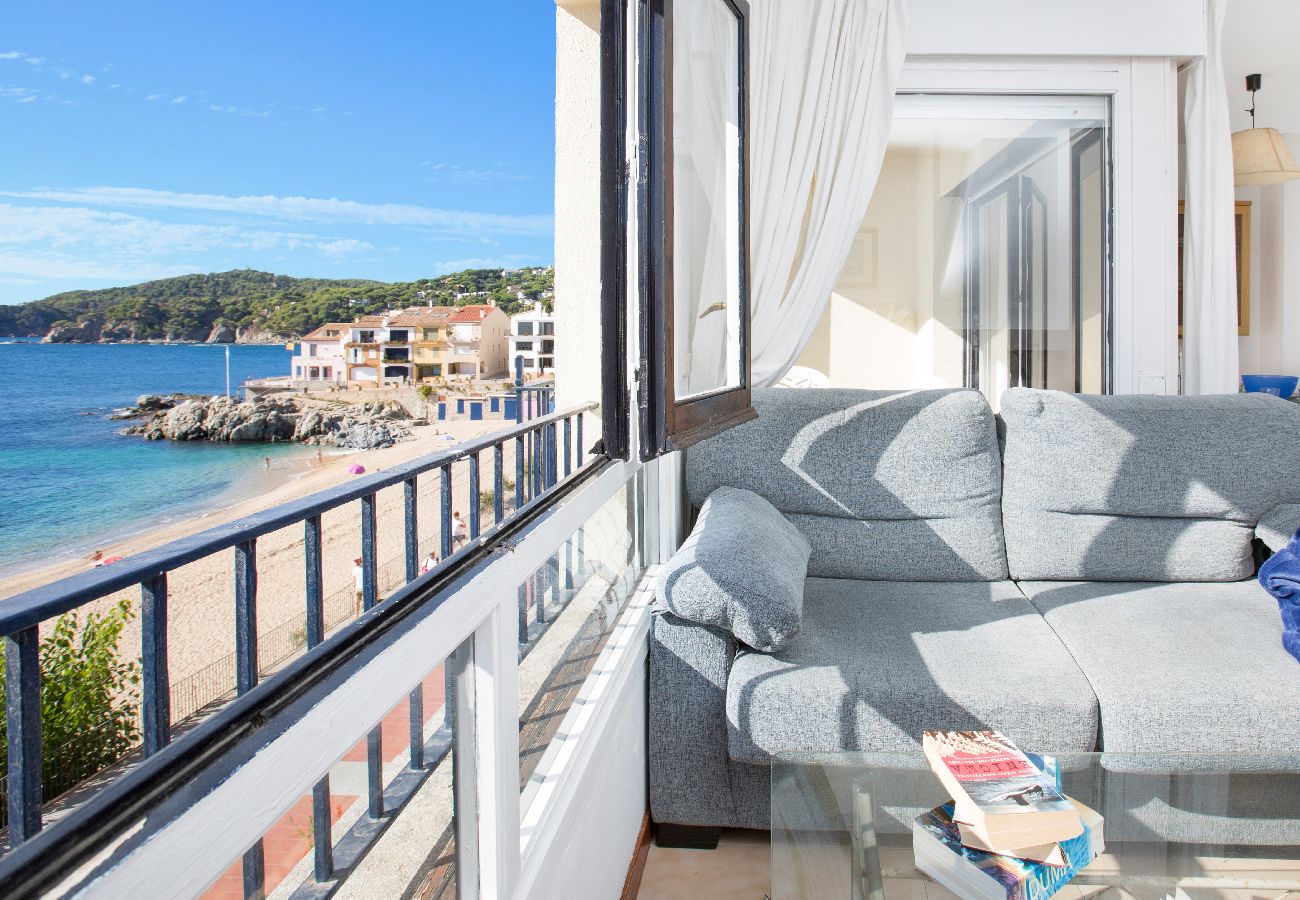 Apartament en Calella de Palafrugell - 1CAN02 - Apartament per 6 persones amb terrassa situat a primera línia de mar a Calella de Palafrugell 