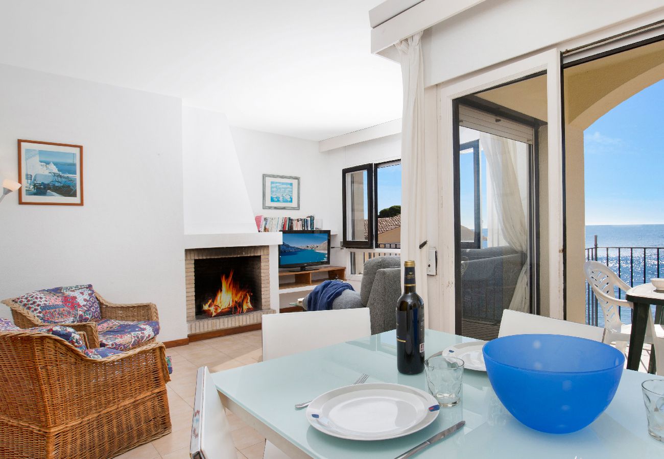 Apartament en Calella de Palafrugell - 1CAN02 - Apartament per 6 persones amb terrassa situat a primera línia de mar a Calella de Palafrugell 