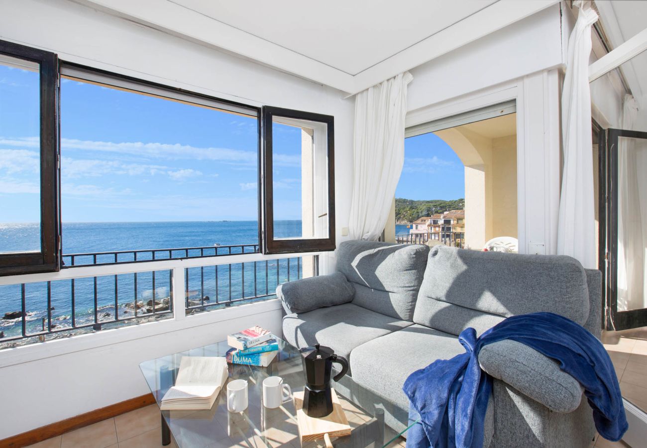 Apartament en Calella de Palafrugell - 1CAN02 - Apartament per 6 persones amb terrassa situat a primera línia de mar a Calella de Palafrugell 