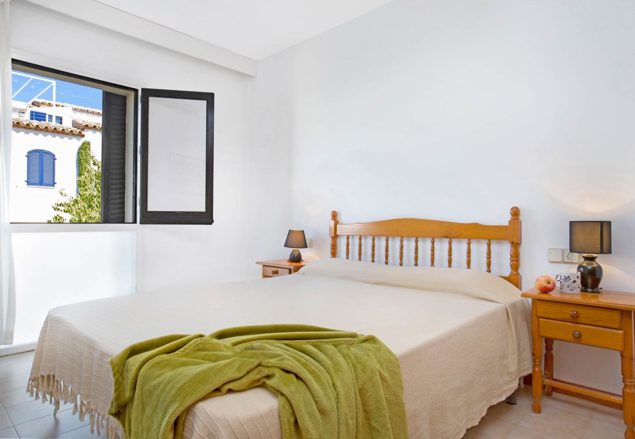 Apartament en Calella de Palafrugell - 1CAN02 - Apartament per 6 persones amb terrassa situat a primera línia de mar a Calella de Palafrugell 