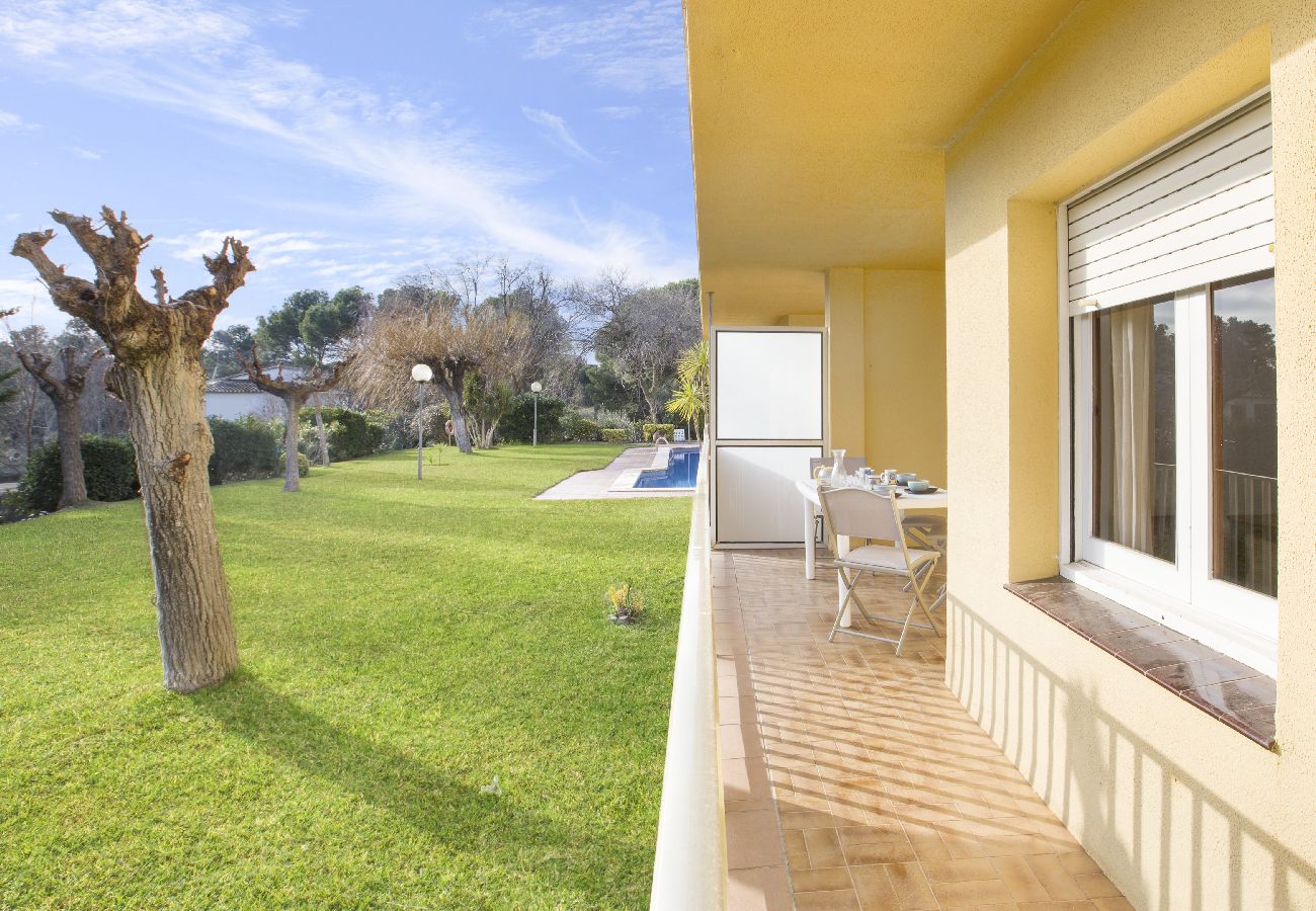 Apartament en Llafranc - 1CEN A2 -Apartament senzill amb jardí i piscina comunitària situat a Llafranc, a uns 800m de la platja 