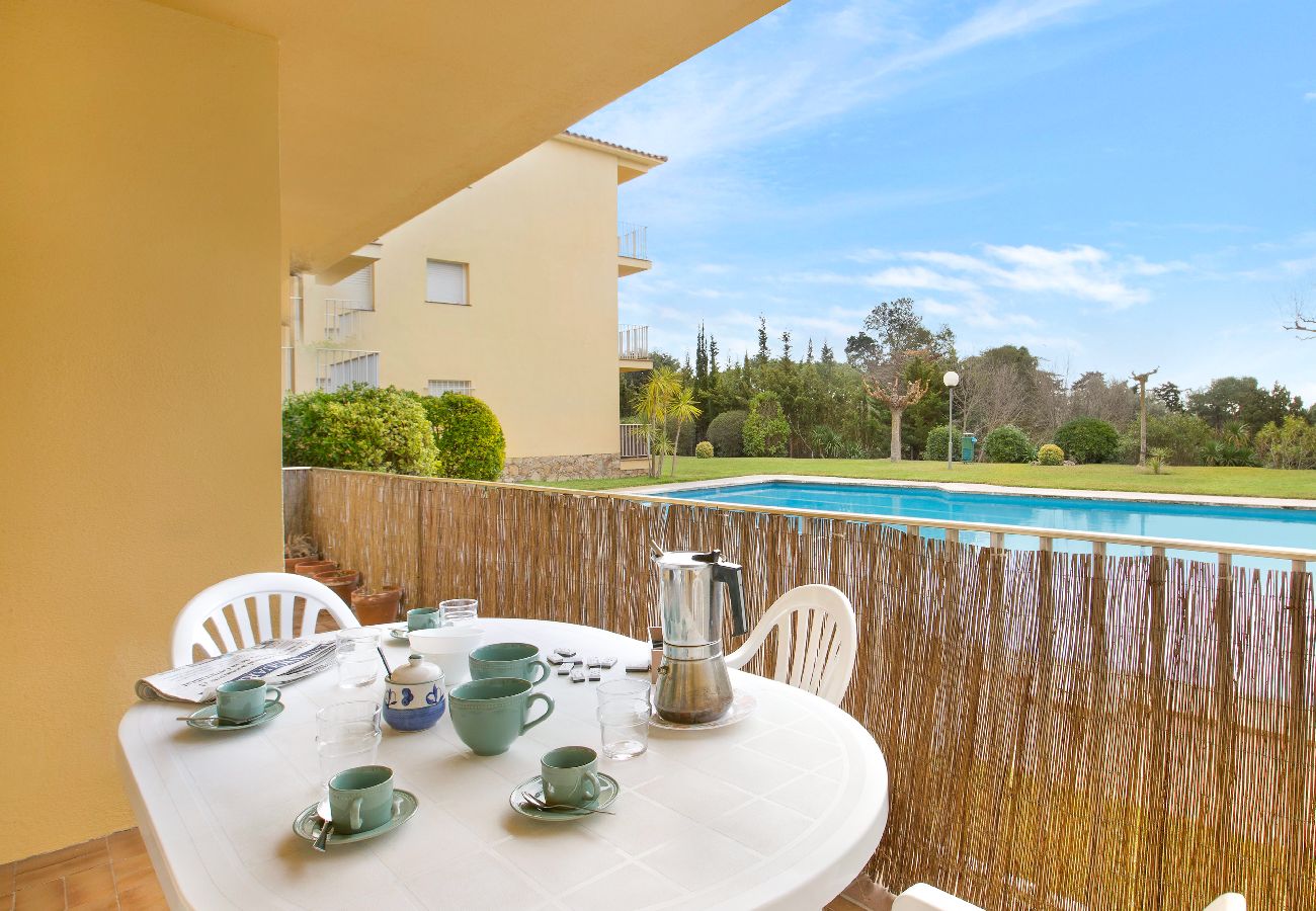 Apartament en Llafranc - 1CEN B2-Apartament senzill amb jardí i piscina comunitària situat a Llafranc, a uns 800m de la platja