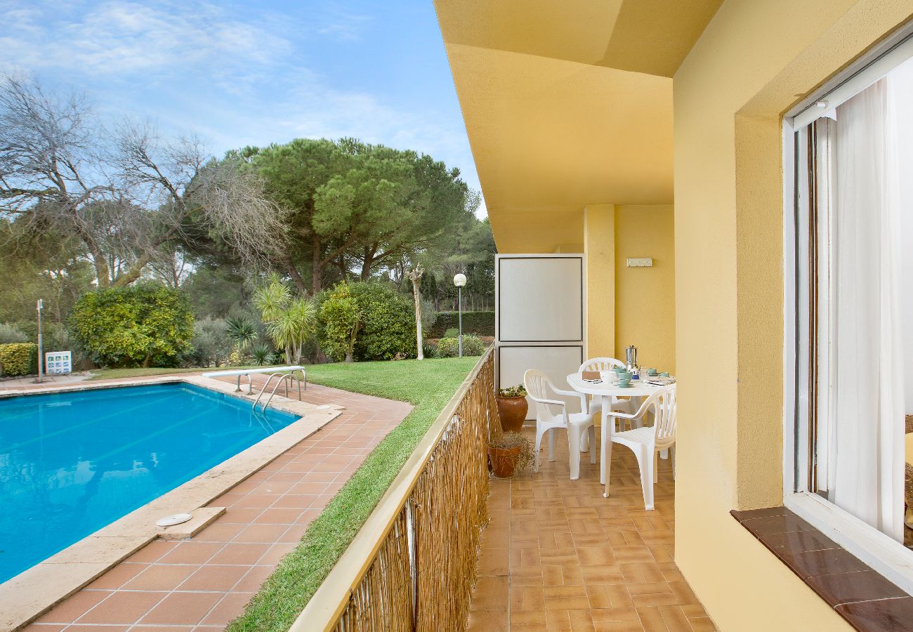 Apartament en Llafranc - 1CEN B2-Apartament senzill amb jardí i piscina comunitària situat a Llafranc, a uns 800m de la platja