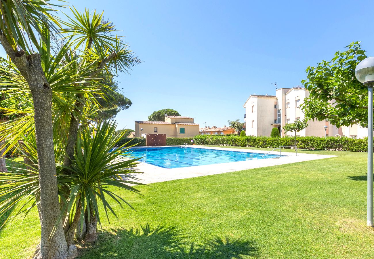 Apartament en Calella de Palafrugell - 1CB E6 - Apartament avec 2 habitacions en una zona molt tranquil·la amb jardí i piscina comunitària a prop de la platja de Calella de Palafrugell