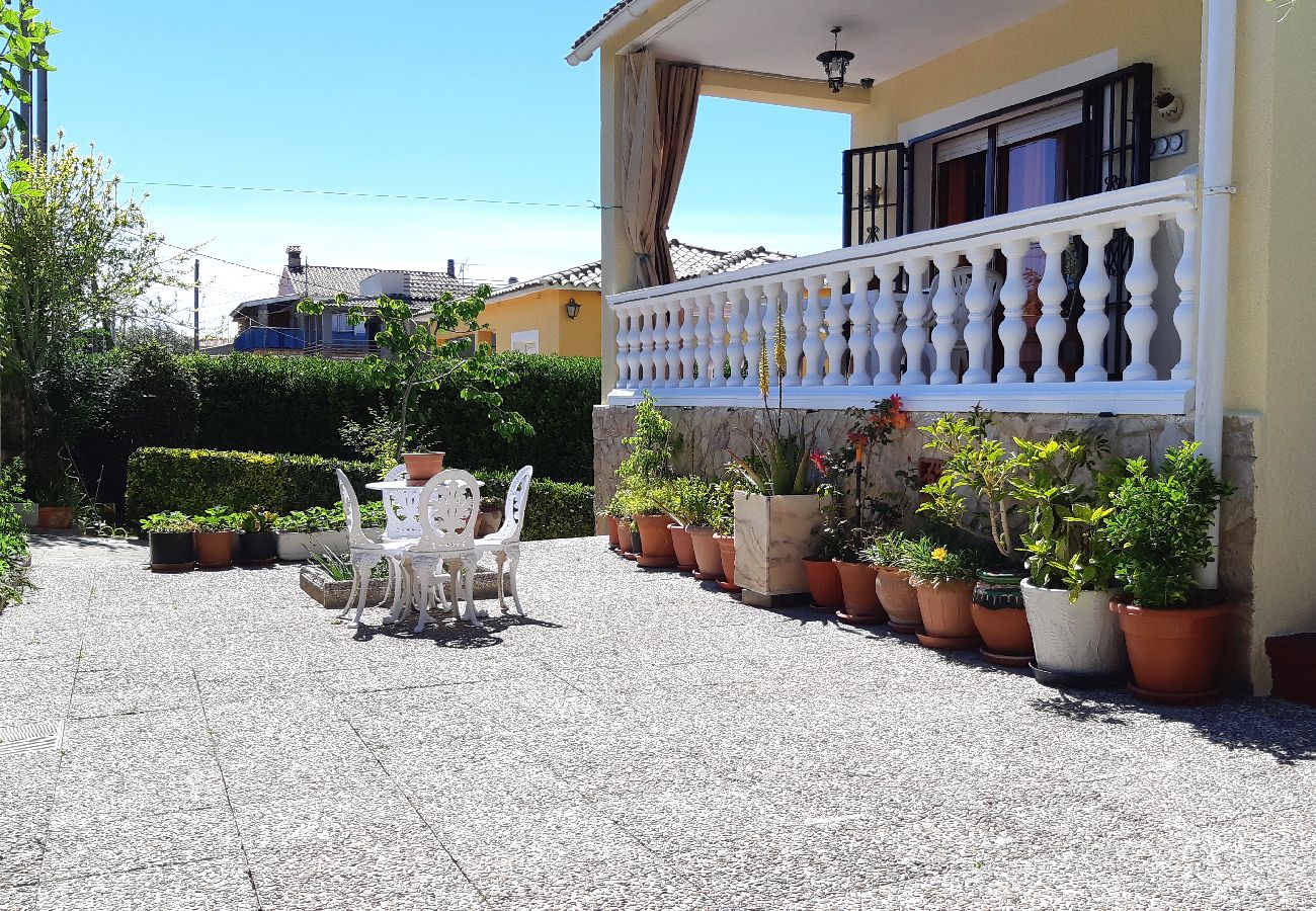 Vil.la en Lloret de Mar - 2JUL01 - Casa per a 8 persones situada a una zona tranquil·la a tan sols 7 km de la platja de Lloret de Mar.