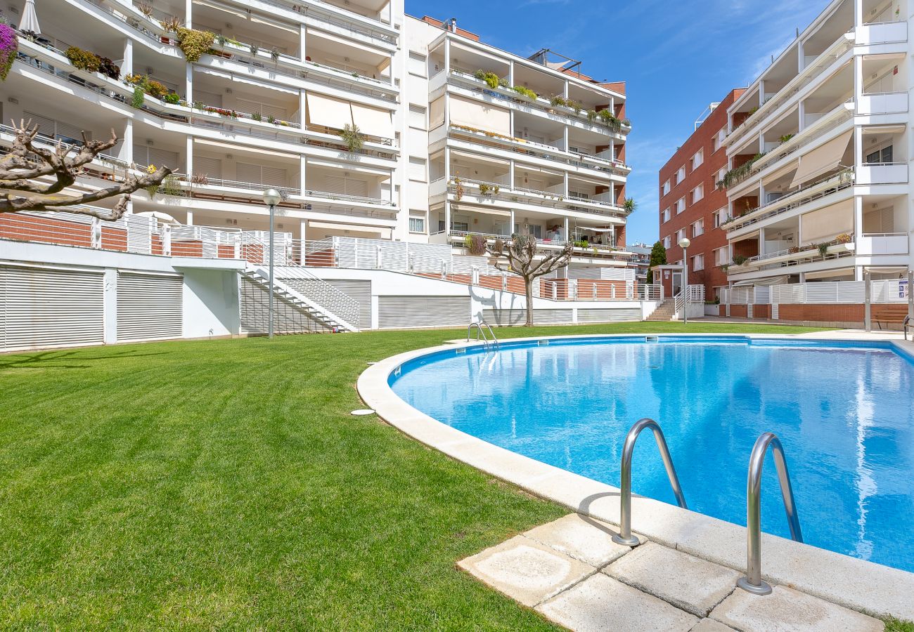 Apartament en Lloret de Mar - 2KIS02- Acollidor apartament per a 4 persones amb piscina situat a prop de la platja