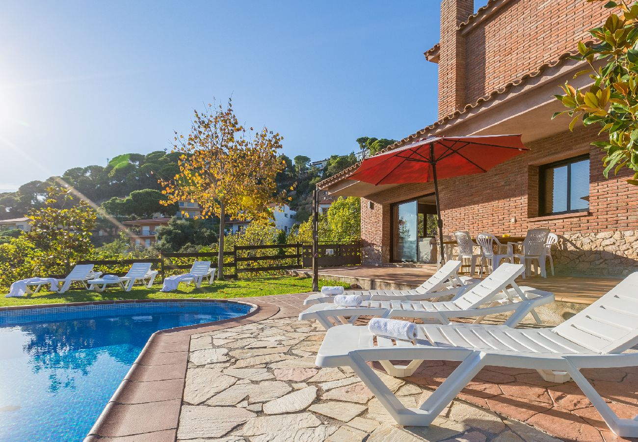 Vil.la en Lloret de Mar -  2LLEV02 -Preciosa casa per a 8 persones amb piscina privada situada a una zona tranquil·la a prop de la platja