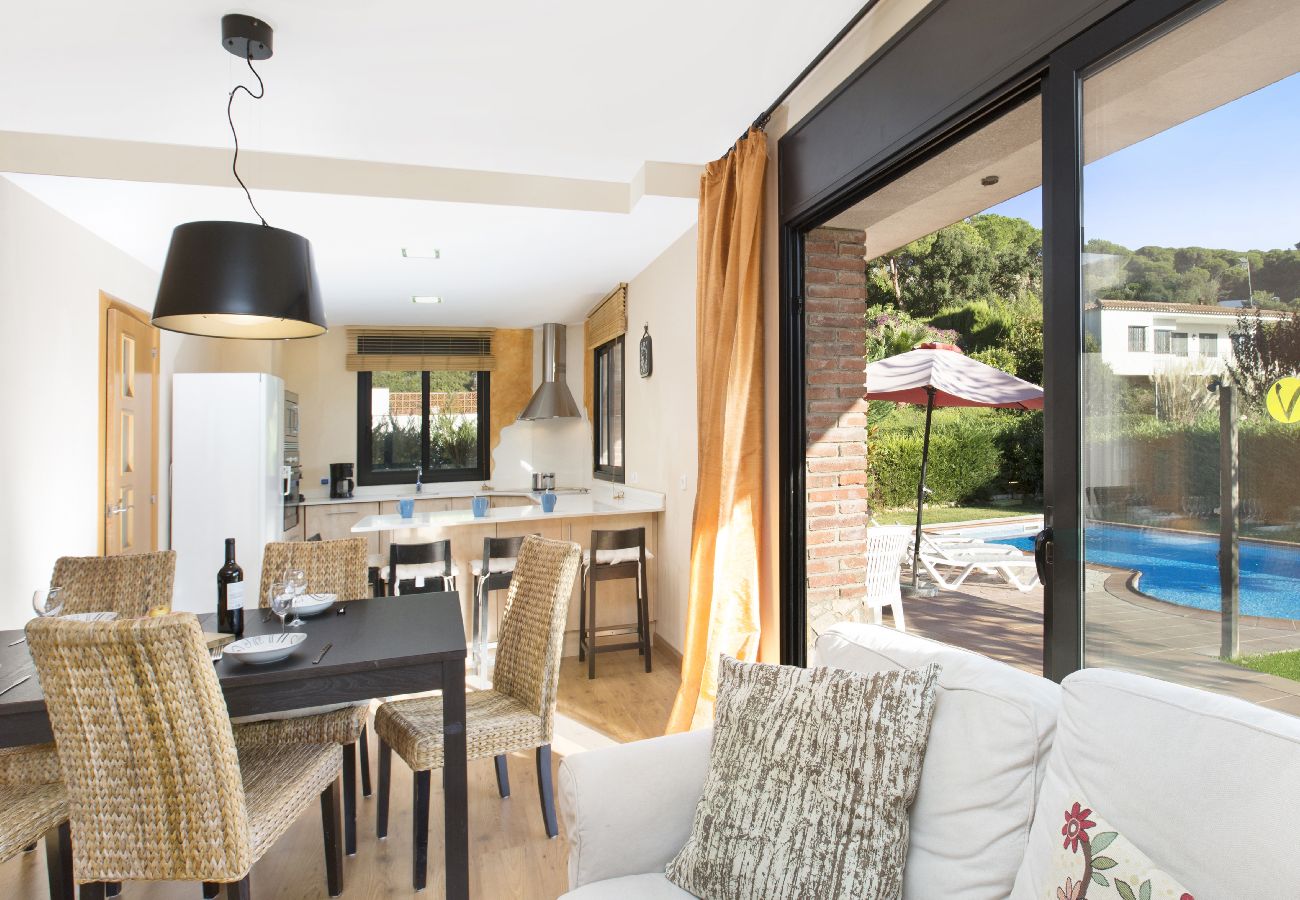 Vil.la en Lloret de Mar -  2LLEV02 -Preciosa casa per a 8 persones amb piscina privada situada a una zona tranquil·la a prop de la platja