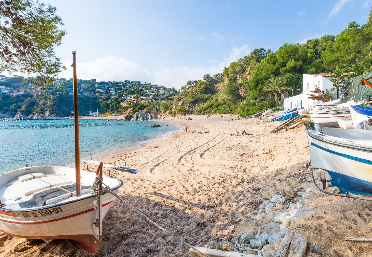 Vil.la en Lloret de Mar -  2LLEV02 -Preciosa casa per a 8 persones amb piscina privada situada a una zona tranquil·la a prop de la platja