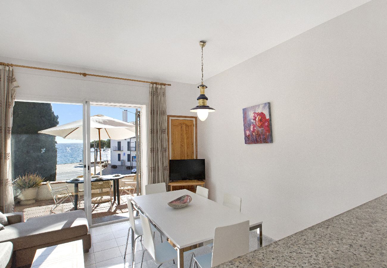 Apartament en Llafranc - 1MARS PL - Apartament senzill amb 3 habitacions situat a primera línia de mar de la platja de Llafranc