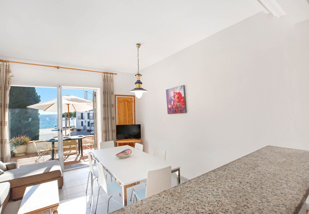 Apartament en Llafranc - 1MARS PL - Apartament senzill amb 3 habitacions situat a primera línia de mar de la platja de Llafranc